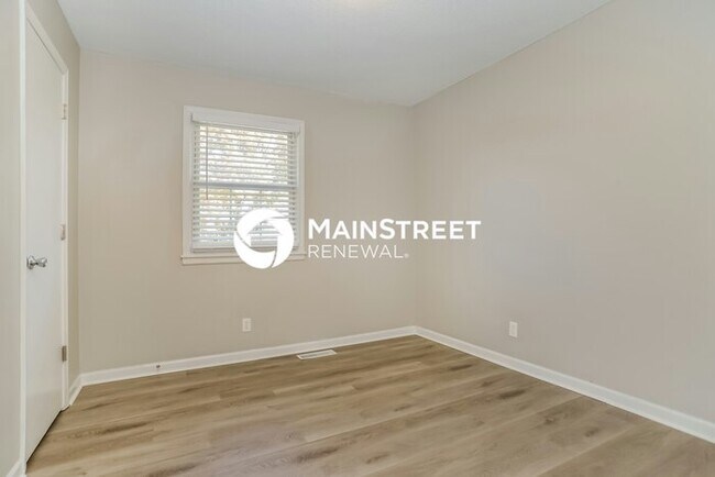 Building Photo - 3 Bedroom Pet-Friendly Home in OLATHE, KS with Main Street Renewal