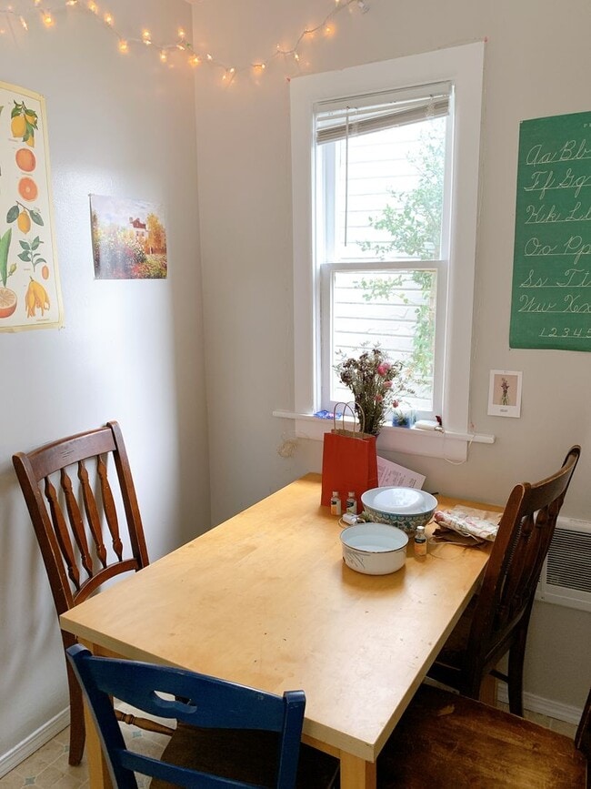 Building Photo - PRELEASE FOR JULY: 5 bdrm/2 bath near WWU and Downtown!