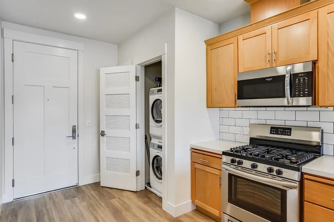 Building Photo - Incredible unit in Aptos Village where pla...