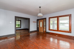 Building Photo - 3124 Lakeview Ave
