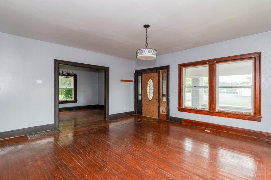 Primary Photo - 3124 Lakeview Ave