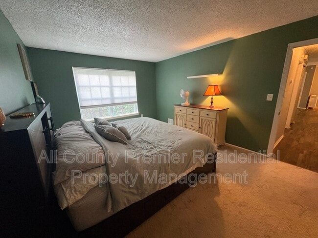 Building Photo - 60 Versailles Ct