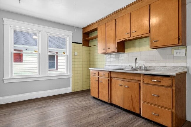 Building Photo - 389 E 160th St