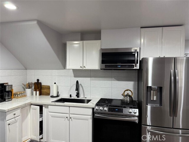 Building Photo - 22237 Buenaventura St