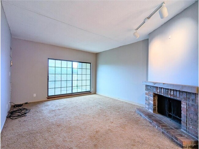 Building Photo - 6710 Vernon Ave S