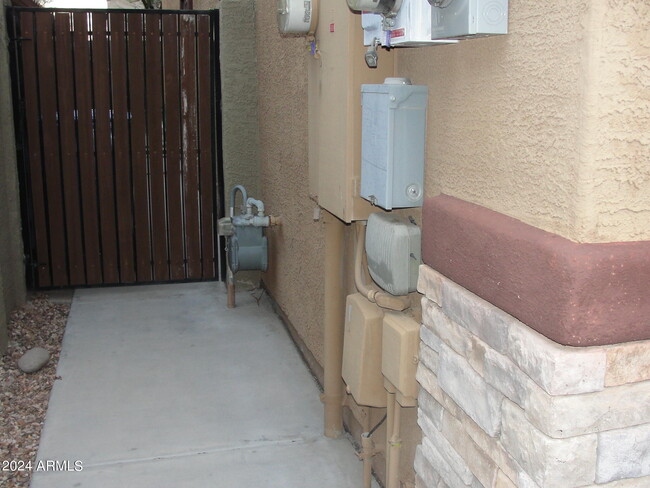 Building Photo - 4512 W Stoneman Dr