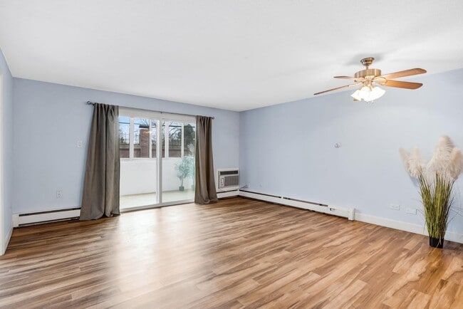 Building Photo - 650 S Clinton St