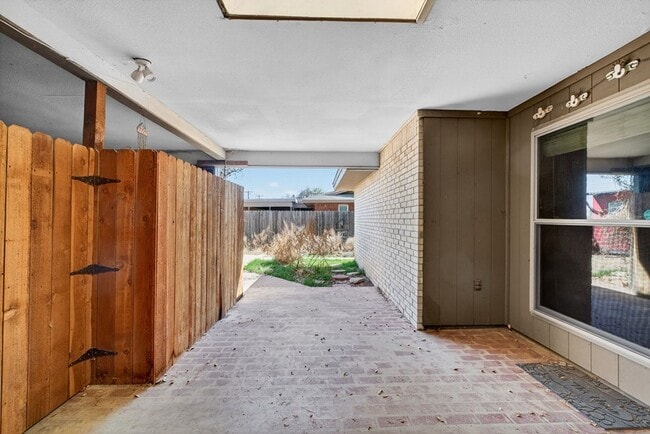 Building Photo - 3700 Monclair Ave