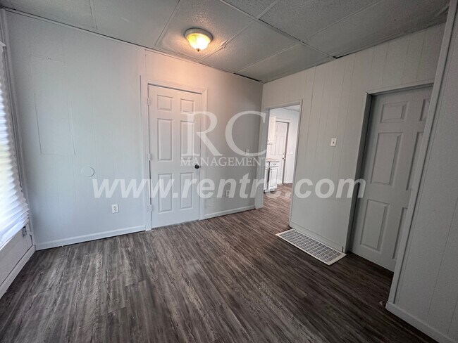 Building Photo - 512 Griffin-