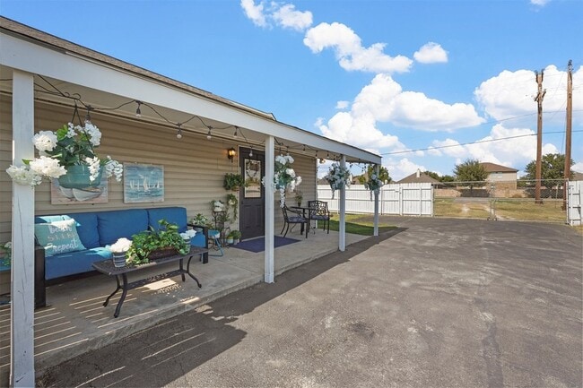 Building Photo - 20602 Hackberry Creek Park Rd