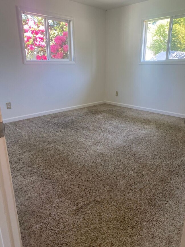 Building Photo - 6404 W Beech St