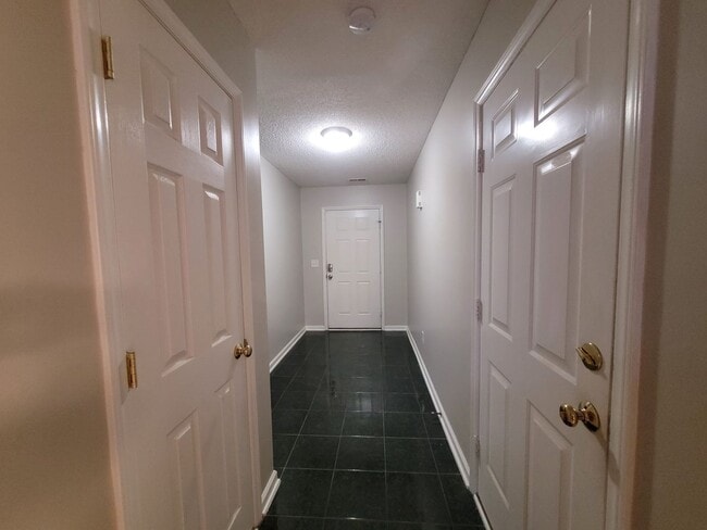 Building Photo - Great 2 Bedroom 2 Bath Townhouse