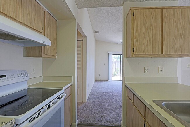 Building Photo - 5274 Cedarbend Dr