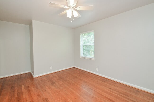 Building Photo - 9817 Cedardale Dr