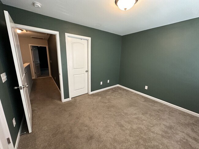 Building Photo - 220 Jenna Lee Cir