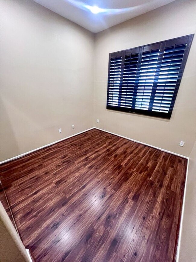 Building Photo - 5 bedroom Winchester home with a 3 car garage for LEASE!