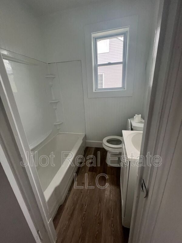 Building Photo - 3374 Colville Ave