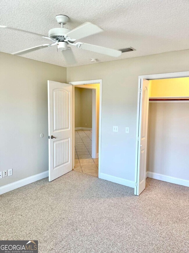 Building Photo - 17 Fox Path