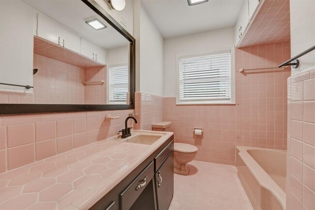 Building Photo - 502 Sunrise Cir