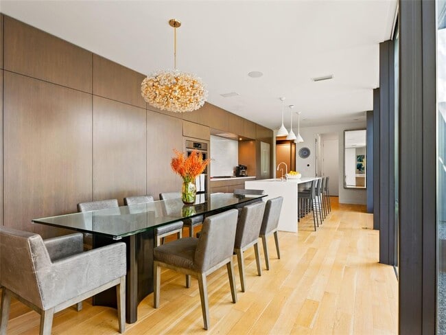 Building Photo - 2210 Westlake Dr