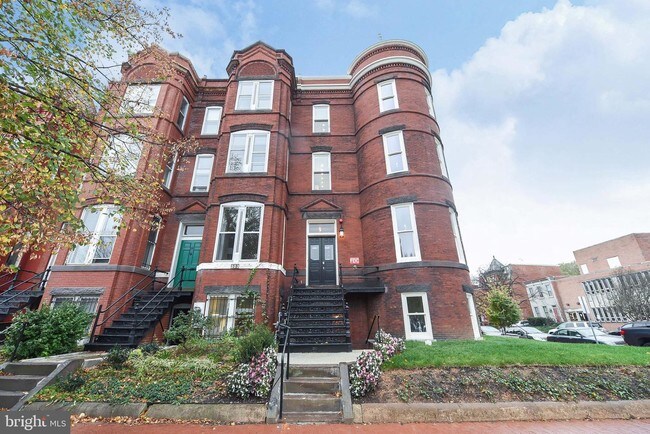 Building Photo - 501 Seward Square SE