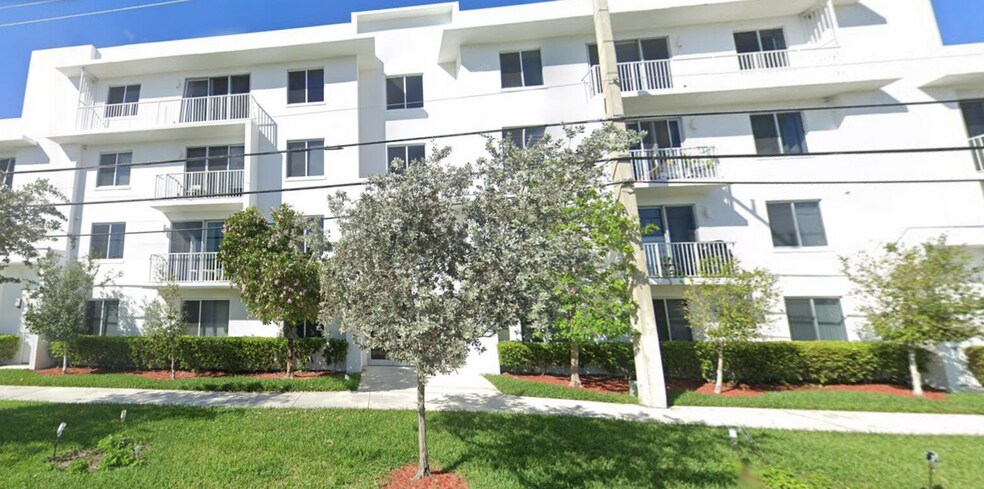 Building Photo - 2651 NE 212th Ter