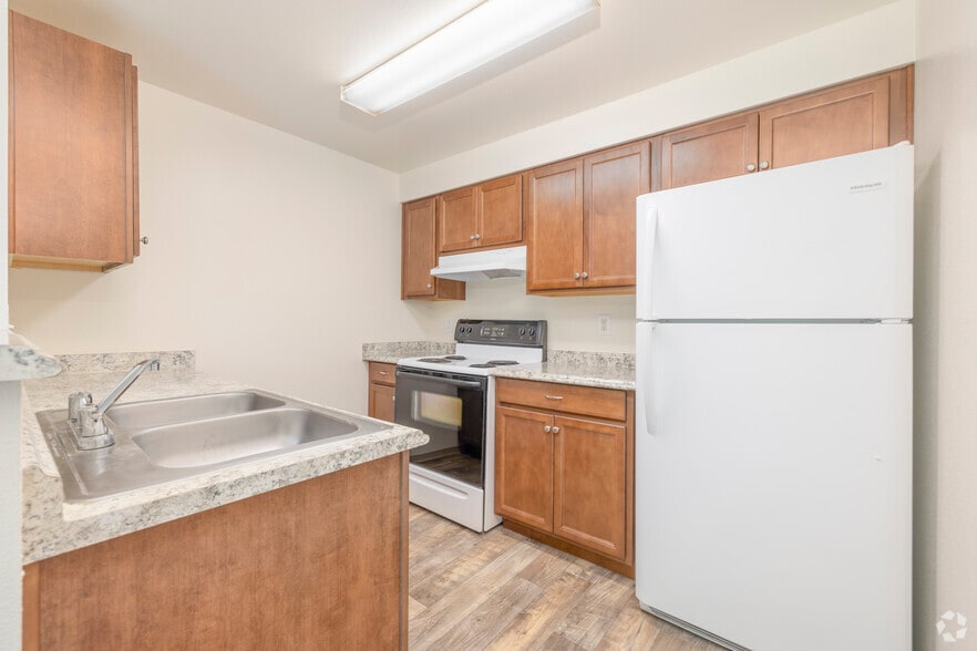 2BR, 1BA - 860SF - Kitchen - Lund Pointe Apartments