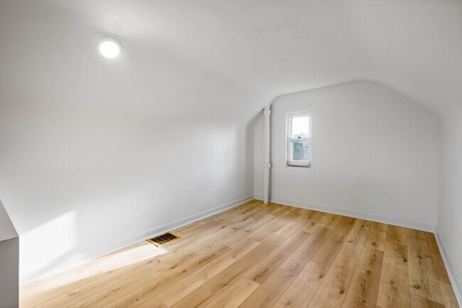 Building Photo - READY FOR MOVE IN! Check out this STUNNING 3 bedroom in Munhall!