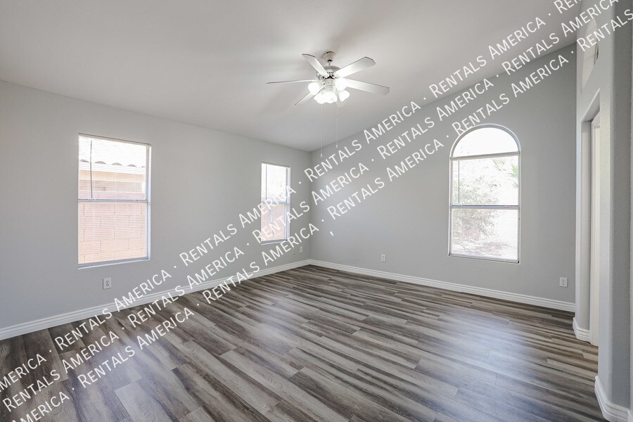Building Photo - 3930 E Harvard Ave