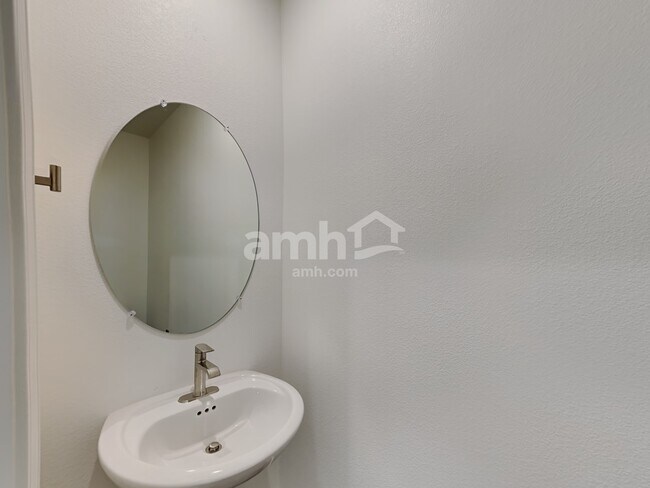 Building Photo - 6054 Theodore St