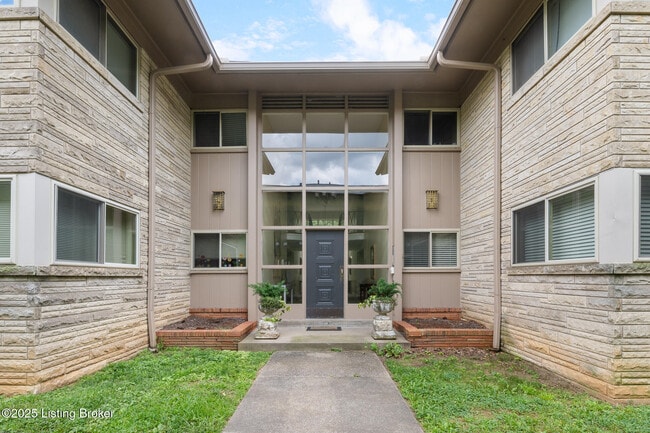 Building Photo - 2705 Riedling Dr