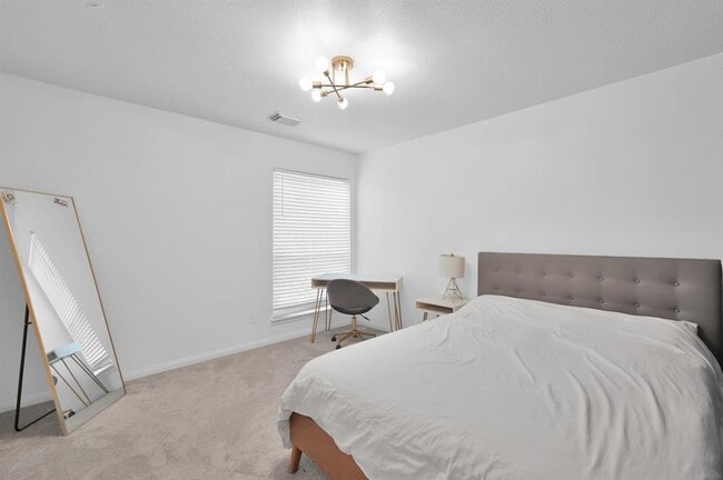 Building Photo - 163 N Concord Forest Cir