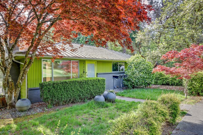 Primary Photo - 439 Brien Dr SE