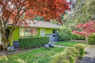 Building Photo - Downtown Bainrbidge Rental -  1/2 Off June...