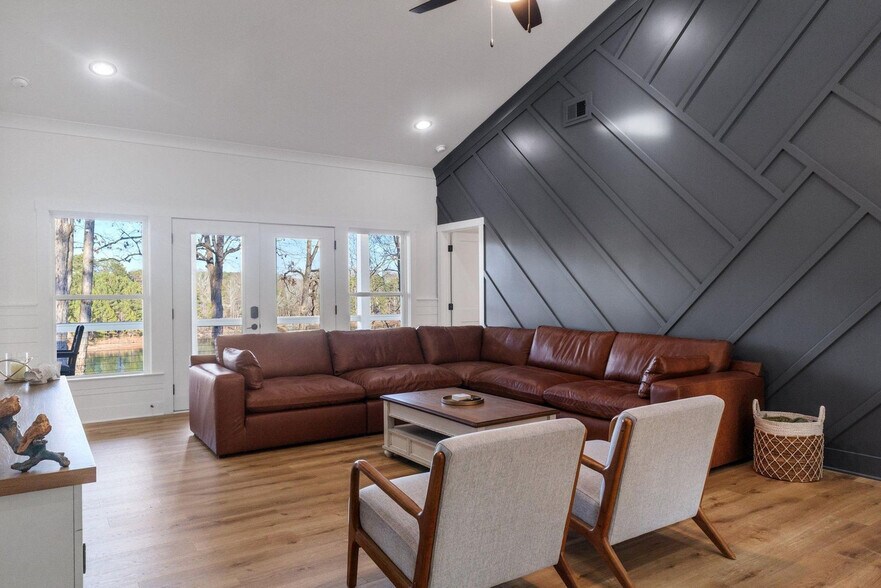 Building Photo - 93 Snyder Dr