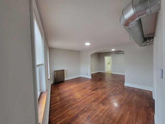 Building Photo - Kingshighway &amp; Lansdowne Apts.