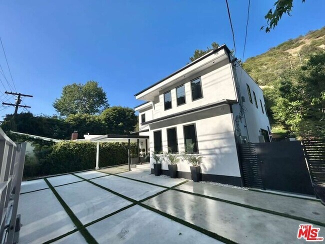 Building Photo - 1734 N Beverly Glen Blvd