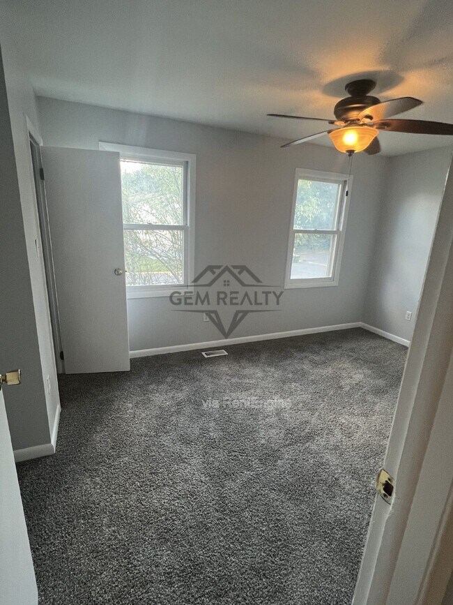 Building Photo - 5253 Daffodil Dr