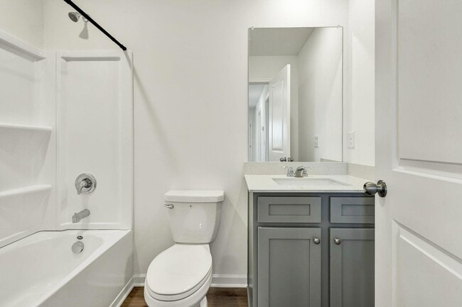 Building Photo - 5010 Highwood Dr