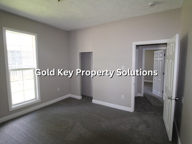 Building Photo - 3 BR 1 BA House with New Carpet and Paint ...