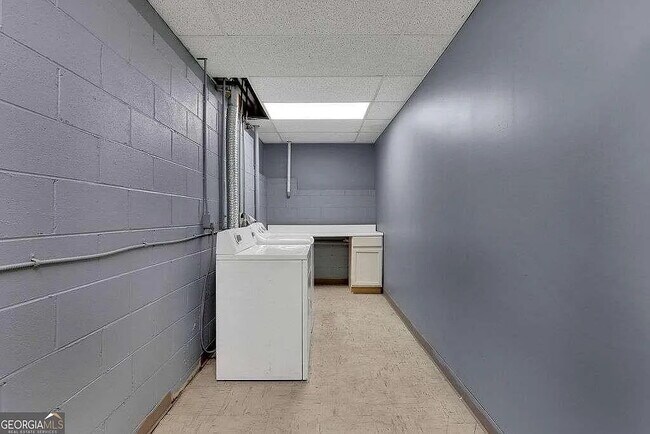 Building Photo - 5560 Deerfield Pl