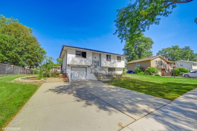 Building Photo - 728 Boxwood Dr