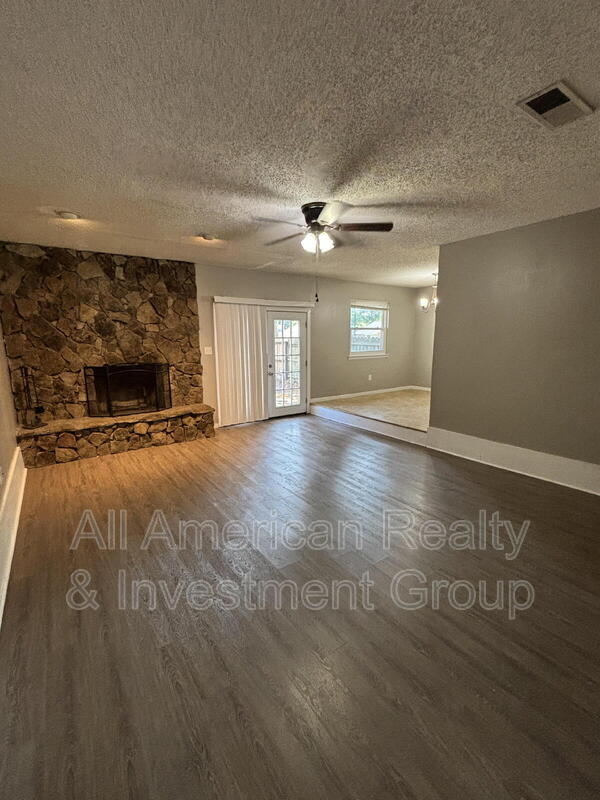 Building Photo - 717 Clark Dr
