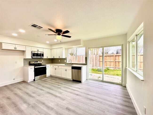 Building Photo - 13754 Shirebrook Dr