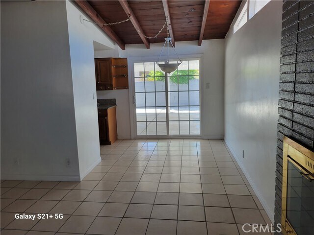 Building Photo - 937 N Iroquois Ave