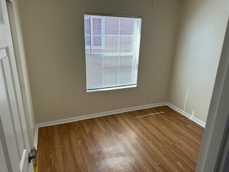 Building Photo - 2308 Rangeview Dr