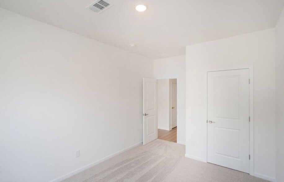 Building Photo - 448 Jet Strm Dr