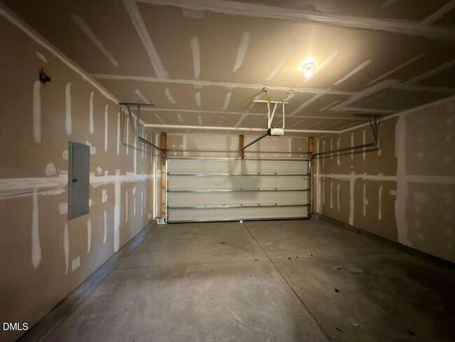 Building Photo - 2008 English Saddle Ln