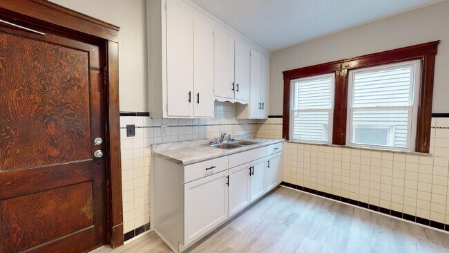 Building Photo - 3210 W 98th St