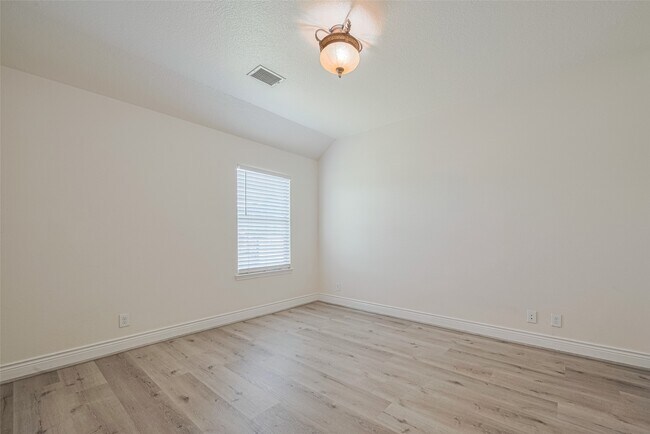 Building Photo - 5703 Saragosa Dr